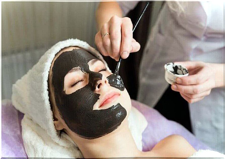 applying a facial mask