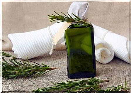 rosemary oil for cleaning the bathroom