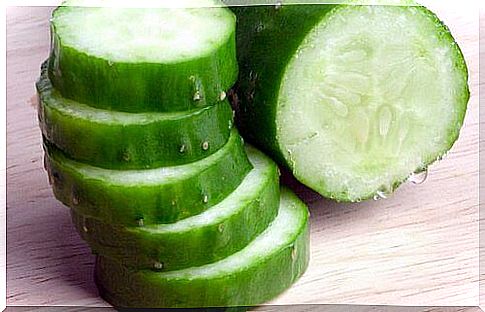 Green cucumber slices