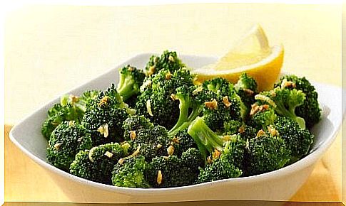 a bowl of broccoli - a diet for diverticulitis