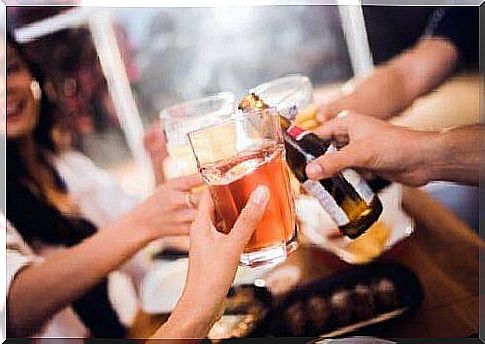 Drinking alcohol is not recommended for gastritis