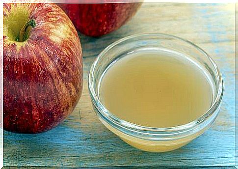 A bowl of apple cider vinegar