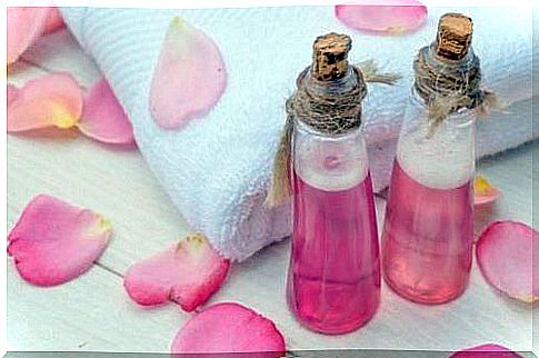 Rose water is a tonic that brightens the skin