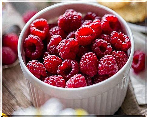 A bowl of raspberries