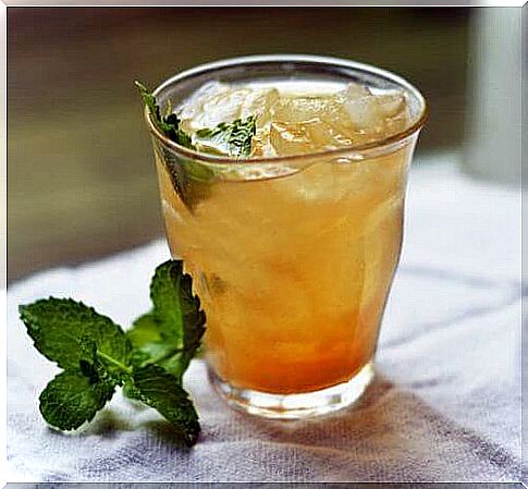 Pineapple drink with mint for weight loss. 