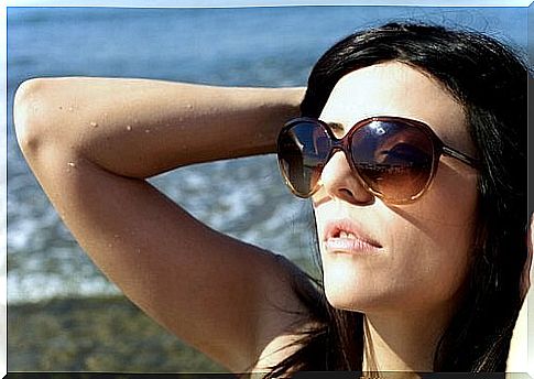 Girl and sunglasses.